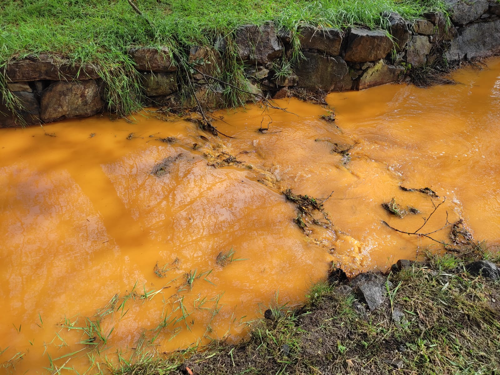 Acid mine drainage downstream from the Touro site