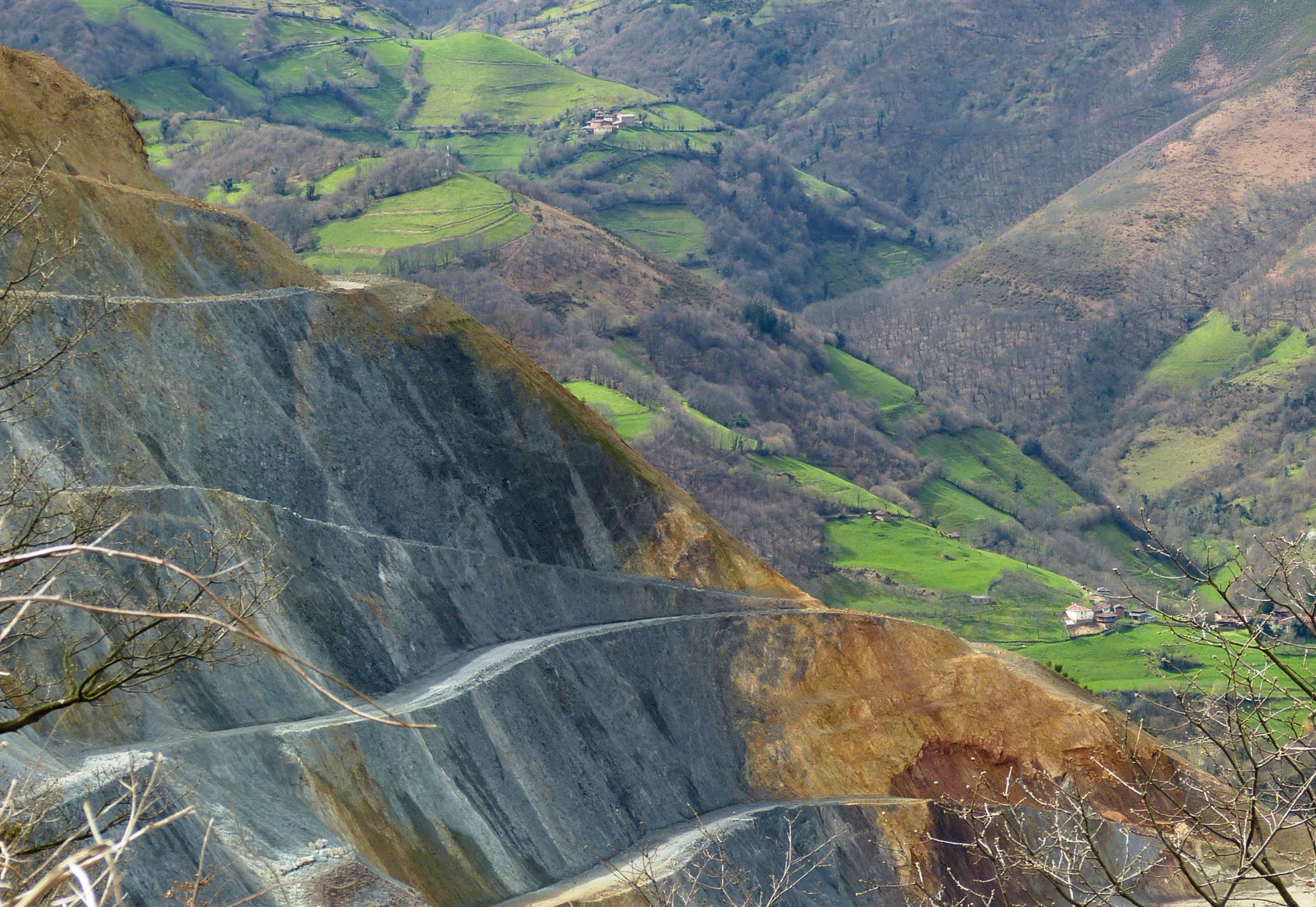 Corta a cielo abierto en la mina de El Valle-Boinás 